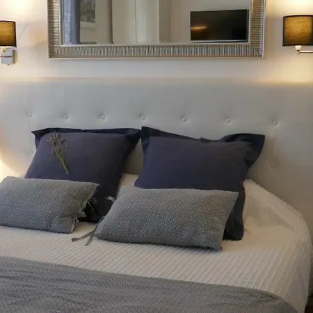 Les Terrasses De Camille Holiday home *
